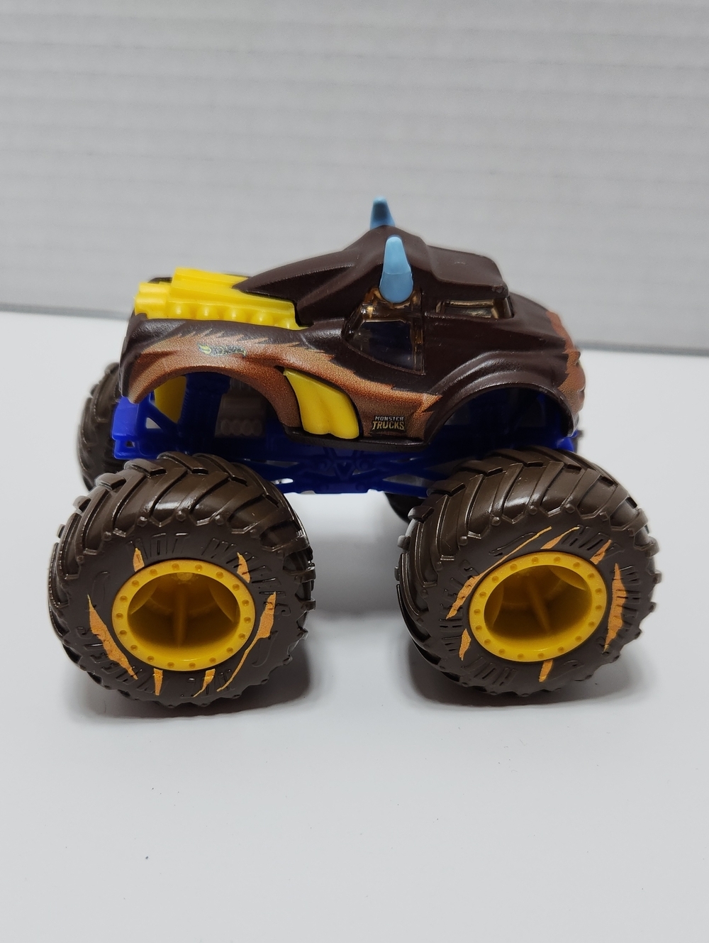 Hot Wheels Monster Truck -- Bull